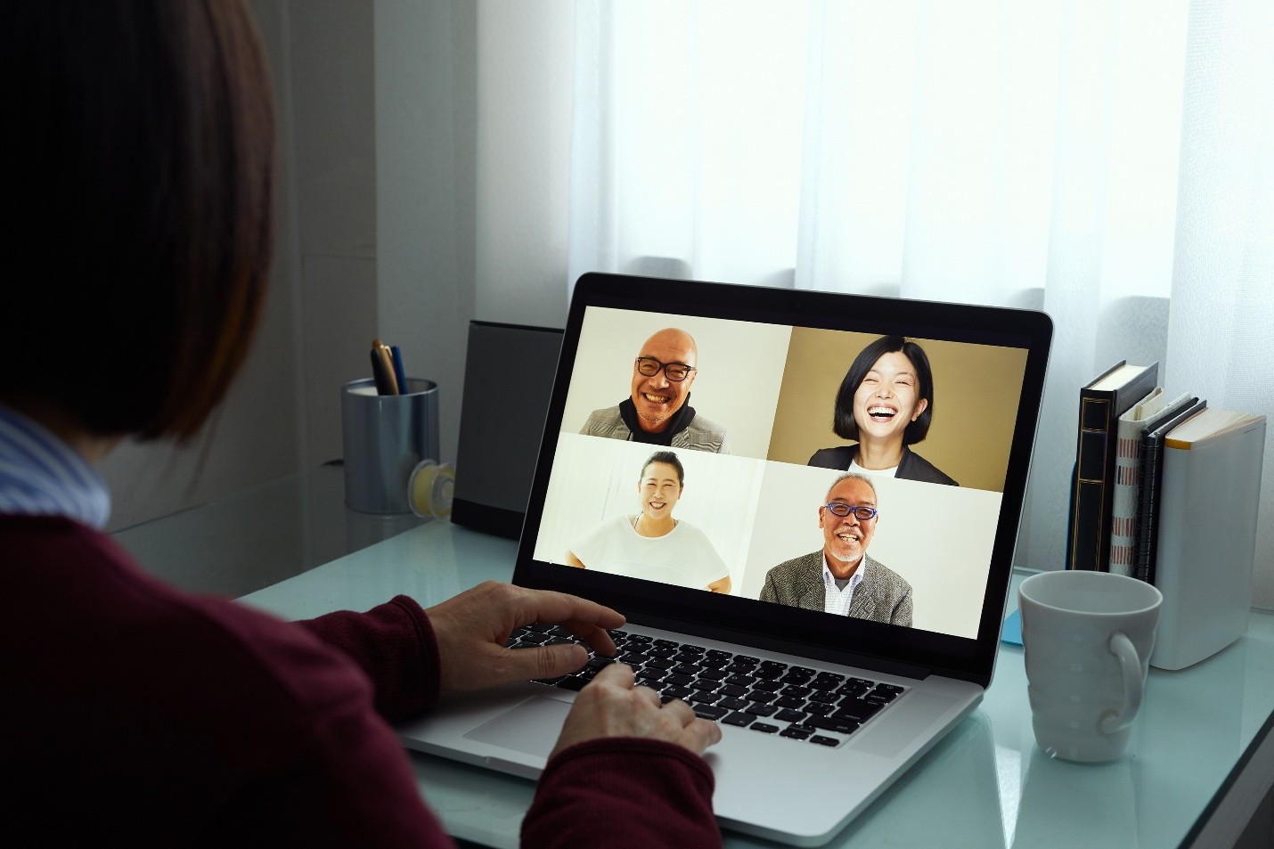 Online English workshop in progress via video call